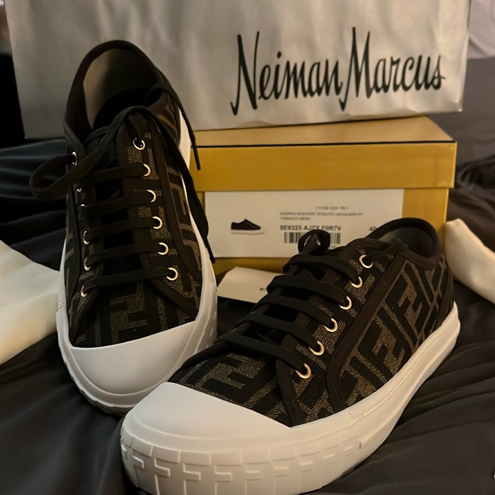 New with tags women’s Fendi sneakers
